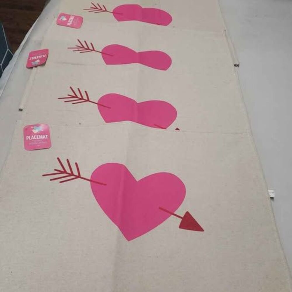 Heart-themed placemats-4 pieces